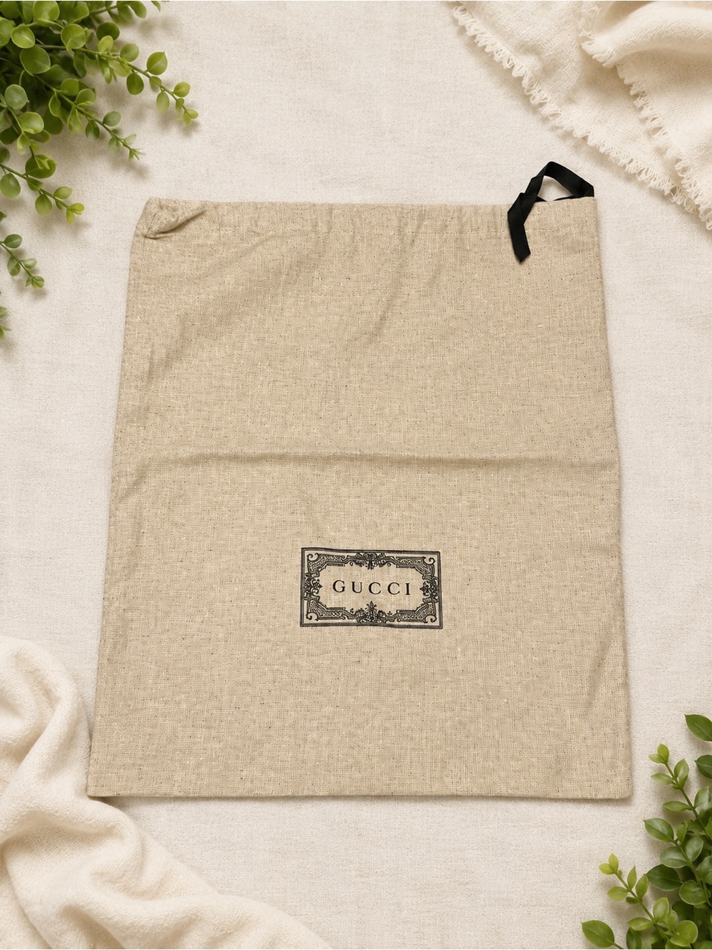 Gucci Beige Logo Drawstring Pouch dust bag